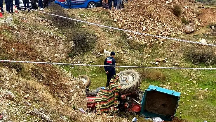 3 Çocuk annesi traktörün altında can verdi