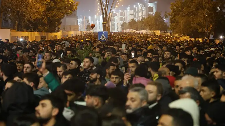 6 Şubat'ın 2'nci yıl dönümünde Hatay'da binlerce vatandaş sessiz yürüyüş gerçekleştirdi