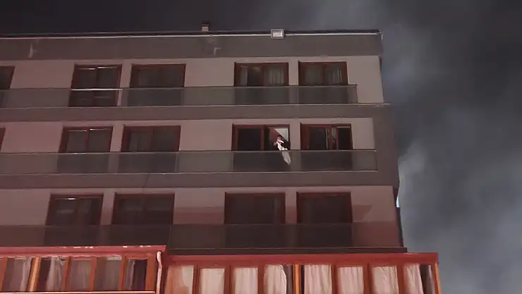 7 Katlı Rezidansta Yangın Çıktı