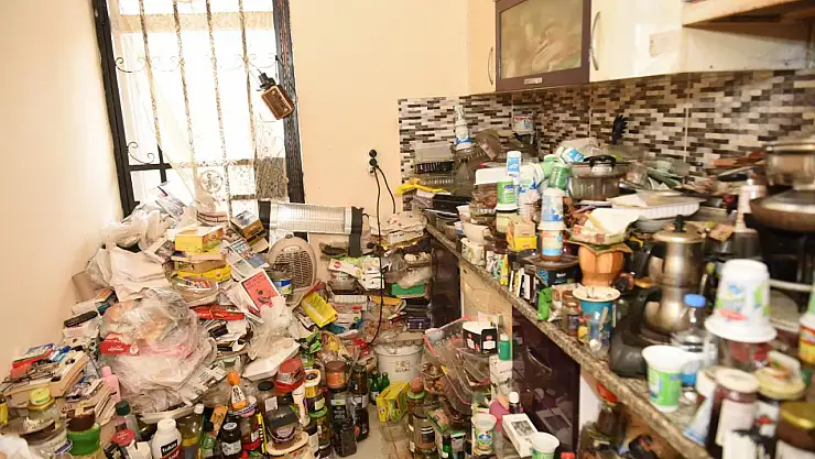 70 Metrekarelik Çöp Evin Kokusu Mahalleyi Sardı