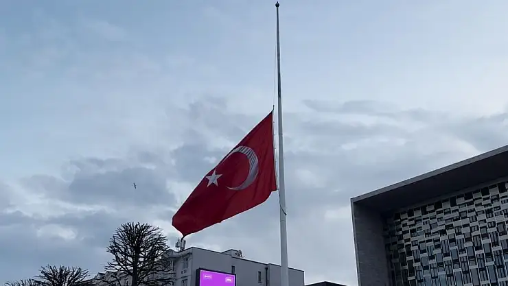 76 Can İçin Bayraklar Yarıya İndirildi