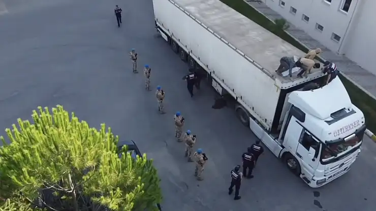 81 İlde Göçmen Kaçakçılığı Operasyonu, Çok Sayıda Organizatör ve Kaçak Göçmen Yakalandı