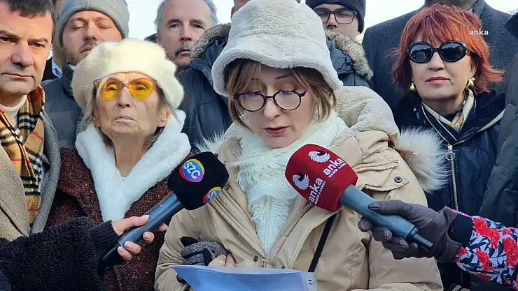 90 yaşındaki Gönül Özdağ'dan Zafer Partisi Genel Başkanı oğlu Ümit Özdağ'ı ziyaretinden mesaj