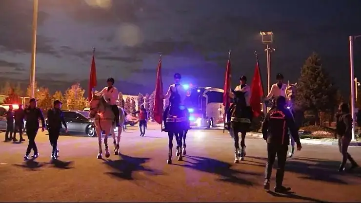 A Milli Futbol Takımı'na Kayseri'de Muhteşem Karşılama!