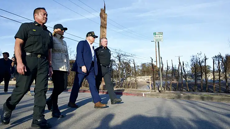 ABD Başkanı Trump, yangınlardan büyük zarar gören Los Angeles'ı ziyaret etti