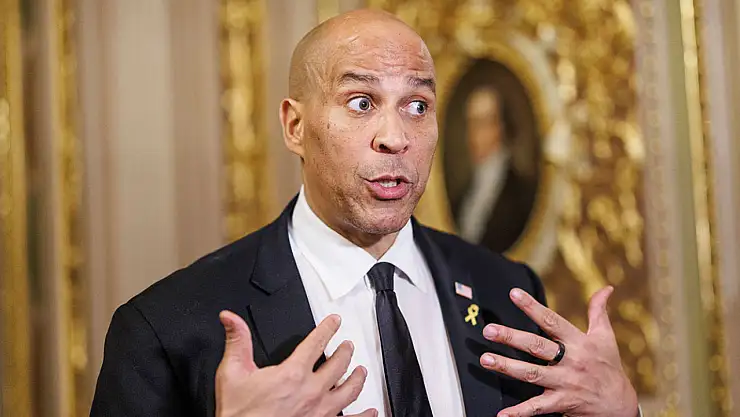 ABD'li senatör Trump'ı protesto için Senato'da 25 saat konuşarak rekor kırdı