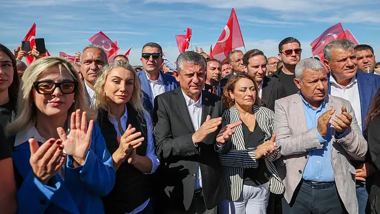 Adana'dan Silivri'ye Özgürlük Yürüyüşü'nde Özgür Özel'den Akın Gürlek Mesajı