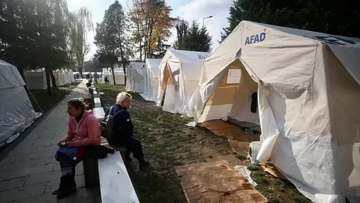 AFAD Başkanı:  2 buçuk milyon insan ilk etapta çadırlarda misafir edildi