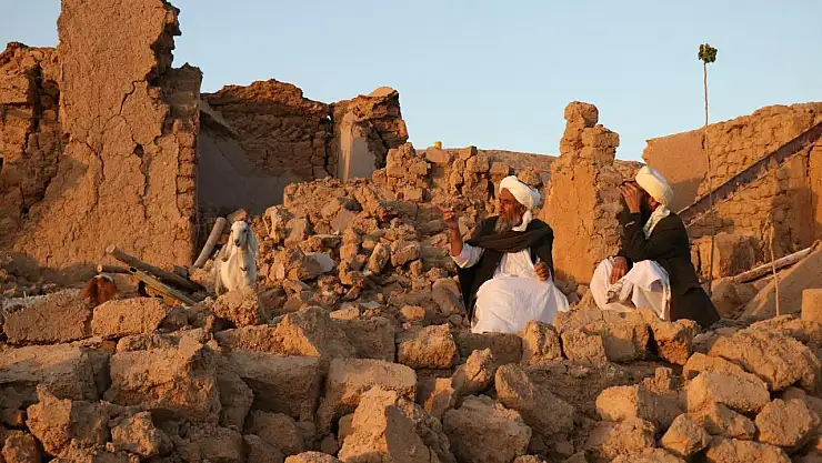 Afganistan'da 6,3 büyüklüğünde deprem meydana geldi