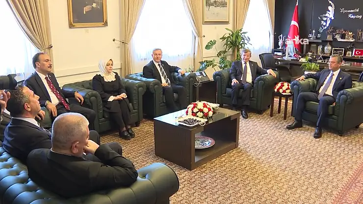 Ahmet Davutoğlu, Özgür Özel'i TBMM'de ziyaret etti