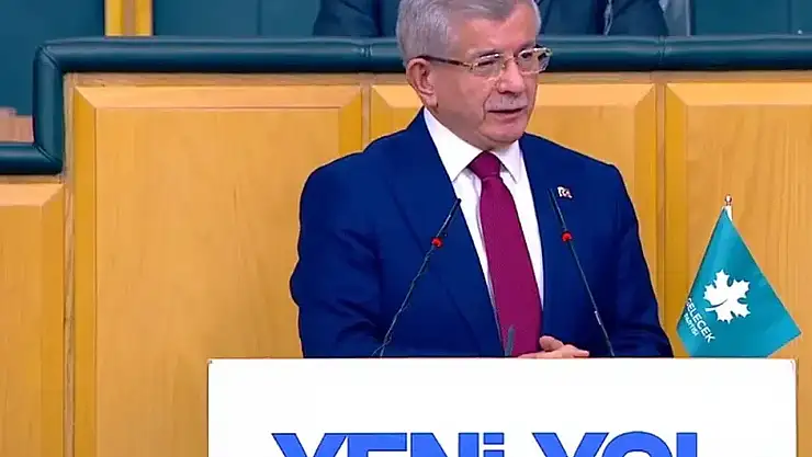 Ahmet Davutoğlu: 'Yangın Mahallinde Koltuk Kavgası Yapılmaz, Önce Yangın Söndürülür'