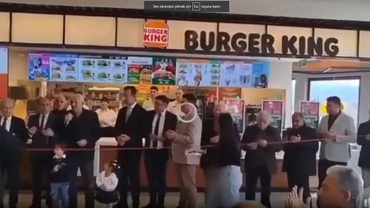 AK Parti 'boykot listesi'ndeki Burger King şubesi açılışını dualarla gerçekleştirdi
