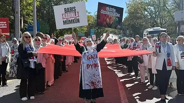 AK Parti'li kadınlardan 'Gazze İçin Sessiz Çığlık' zinciri