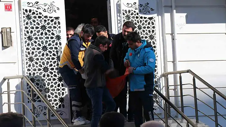 Akılalmaz Olay!Cinnet Getiren Kadın 2 Kızını Öldürüp İntihar Etti