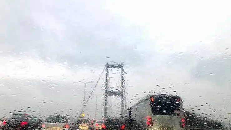 AKOM'dan İstanbul'da kuvvetli poyraz ve sağanak uyarısı