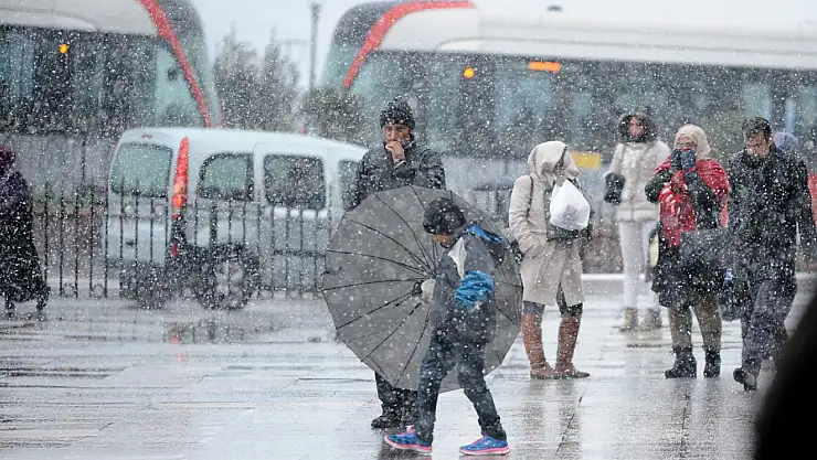 AKOM'dan Kritik Uyarı: Şiddetli Yağış ve Soğuk Geliyor!