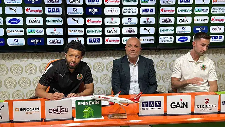 Alanyaspor'da toplu imza töreni