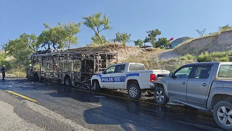 Alev alan halk otobüsü küle döndü