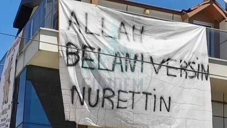 'Allah Belanı Versin Nurettin Pankartı' Merak Konusu Oldu