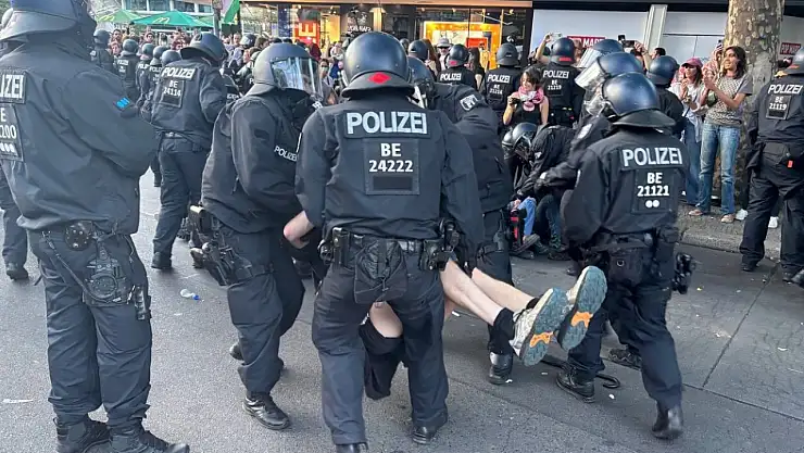Alman polisinden Filistin'e destek eylemi yapanlara sert müdahale