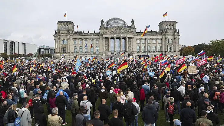 Almanya'da aşırı sağcı Die Heimat partisine devlet yardımı kesildi
