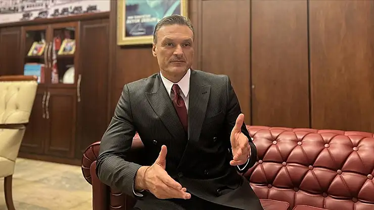 Alpay Özalan Kimdir? Mecliste Ahmet Şık'a Saldırdı