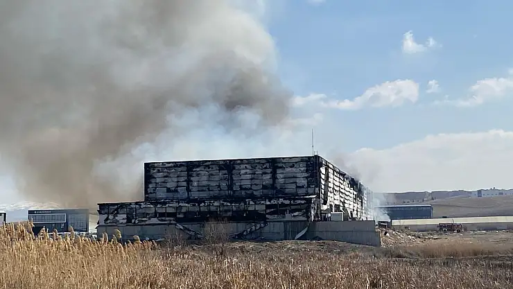 Ankara'da fabrika yangını! Komple Küle Döndü
