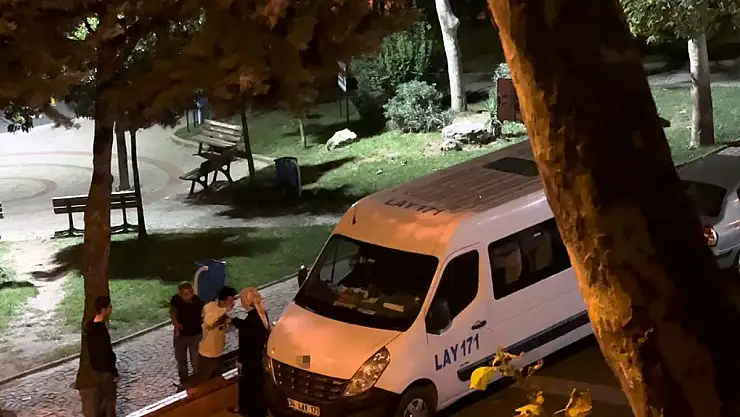 Annesine El Kaldıran Gence Büyüklerinden Meydan Dayağı