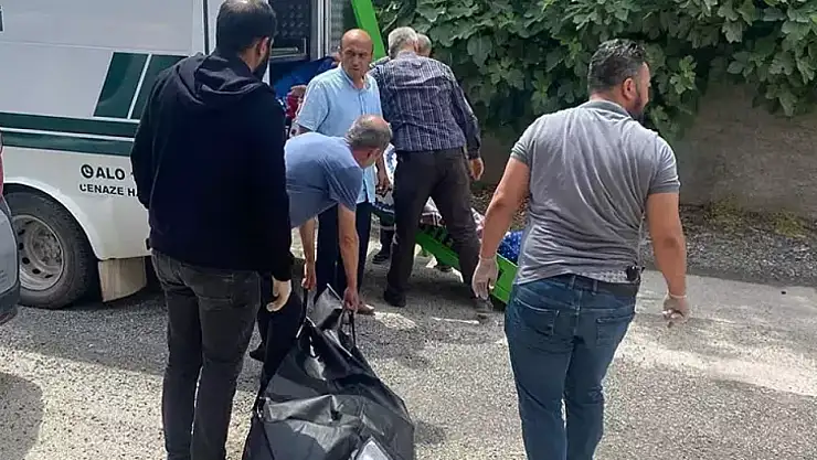 Annesini dövüp, boğdu