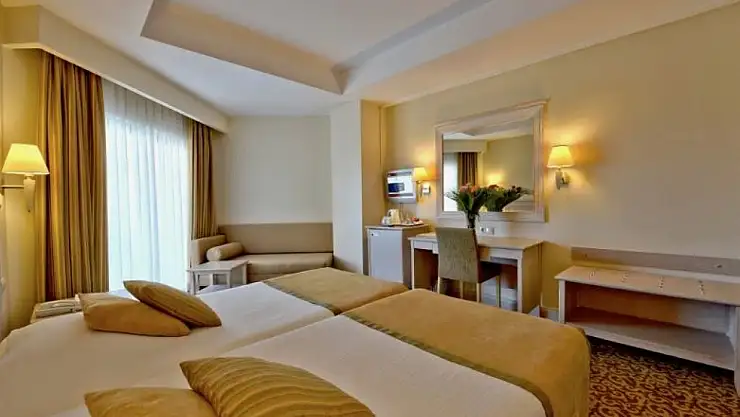 Antalya'da Skandal! Türk Müşteriden Milliyet Farkı Ücreti Alındı