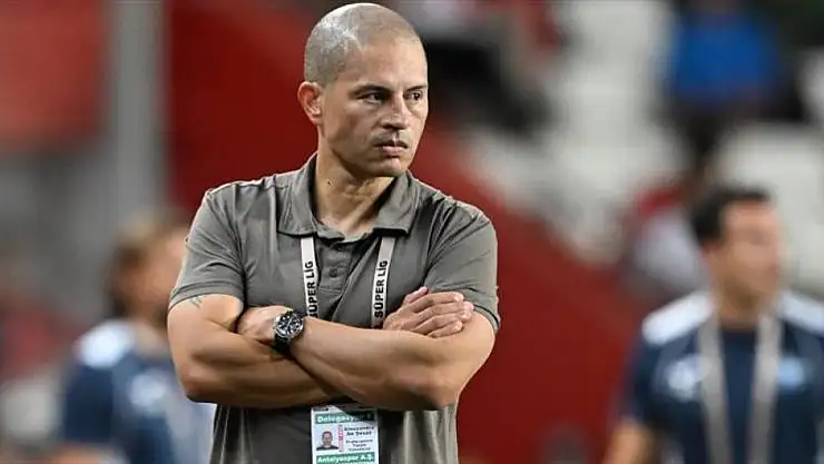 Antalyaspor, Alex de Souza İle Yollarını Ayırdı