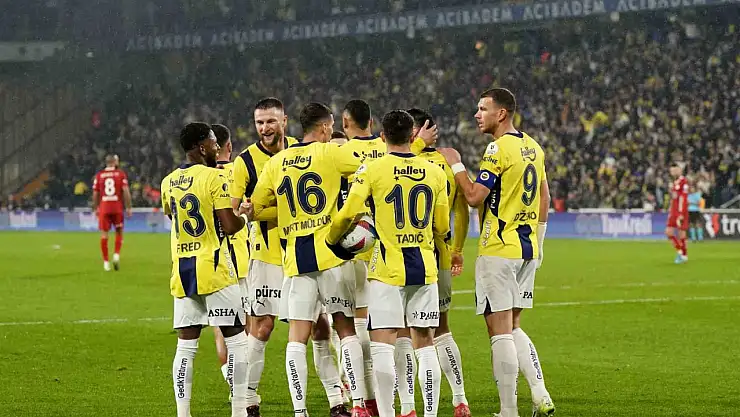 Antalyaspor'u 3-0 Yenen Fenerbahçe Puan Farkını 4'e İndirdi