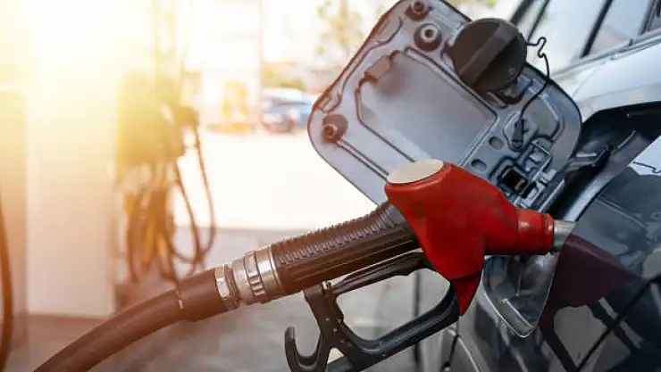 Araç Sahiplerinin Dikkatine: Gece Yarısı Akaryakıta Dev Zam Geliyor!