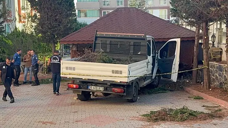 Arkadaşının kullandığı kamyonetin altında kalıp öldü