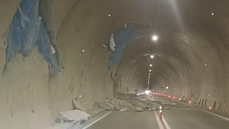 Artvin'de Tünel Çöktü! Ekipler Müdahale Ediyor