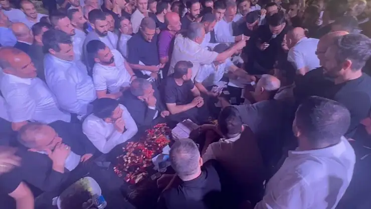 Aşiret düğününde takılanlar dudak uçuklattı