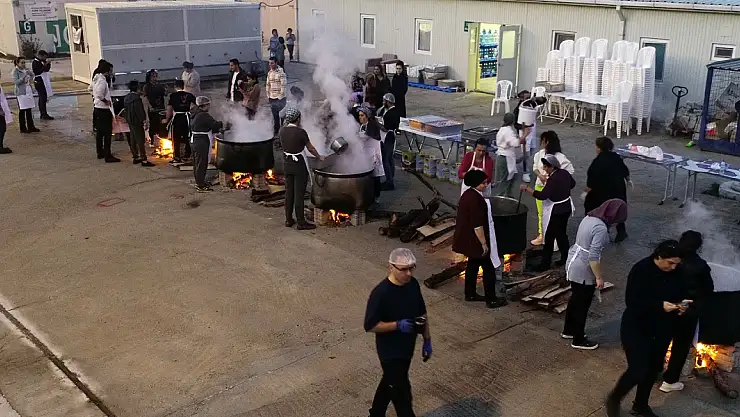 Asrın Felaketinin 1'inci Yıl Dönümünde En &quotAcı" Yemek Hazırlığı