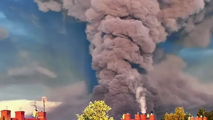 AVM'de Çıkan Yangında Bin 348 Dükkan Yandı 2 Bin Kişi İşsiz Kaldı