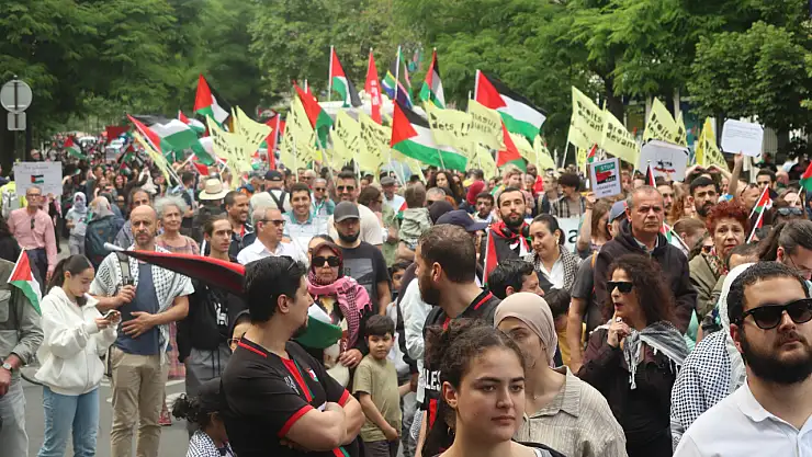 Avrupa'nın Göbeğinde İsrail'e Çok Büyük Tepki: Masum Çocukları Öldürmekten Vazgeçin!