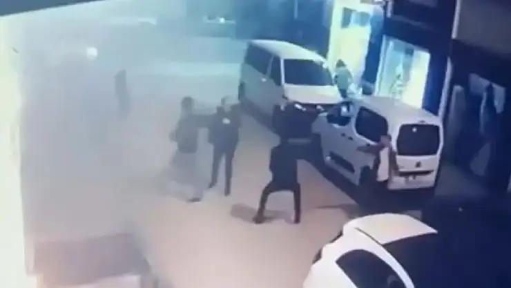 Avukat, otel sahibi ve oğlunu öldürdü