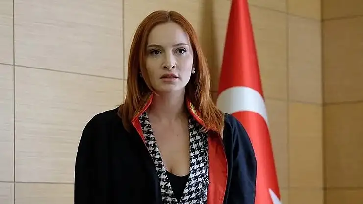 Aybüke Pusat'a destek olan Başak Gümülcinelioğlu TRT'nin 'Muhabir' dizisi kadrosundan çıkarıldı