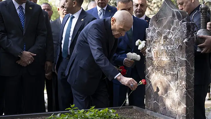 Bahçeli Alpaslan Türkeş'in Mezarını Ziyaret Etti! Bahçeli'den Kritik Anayasa Açıklaması