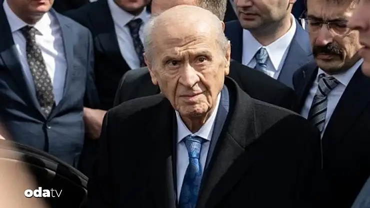 Bahçeli: 'Fiziki saldırıya uğrayan bir siyasi kurumun yöneticisine öncelikle geçmiş olsun dileklerimi iletiyorum'