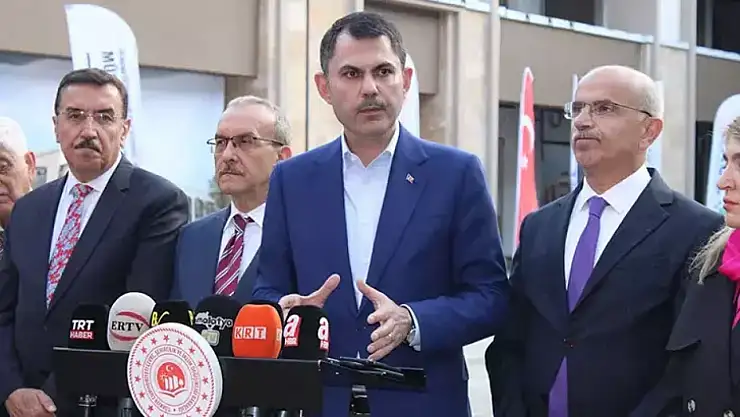 Bakan Kurum Özgür Bey Gözlerinden Bandı Çıkarsın  Etrafına Baksın Yapılanları İyi Görür