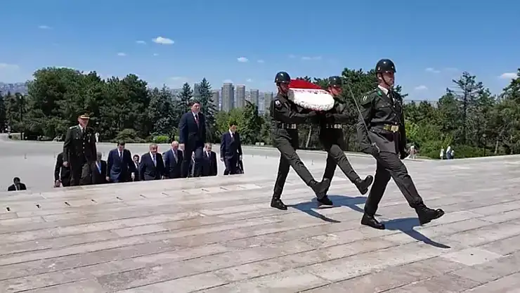 Bakan Tunç, yeni HSK üyeleriyle Anıtkabir'i ziyaret etti