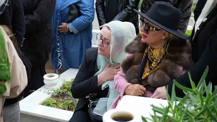 Banu Alkan kardeşini gözyaşlarıyla uğurladı