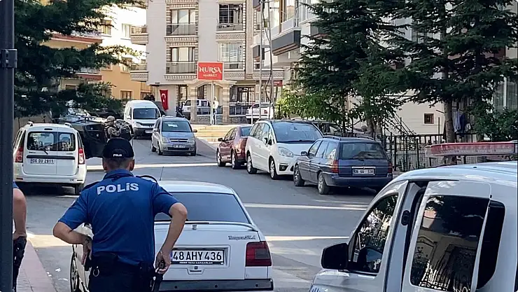 Başkentte Hareketli Saatler! Firari Hükümlü Market Sahibini Rehin Aldı