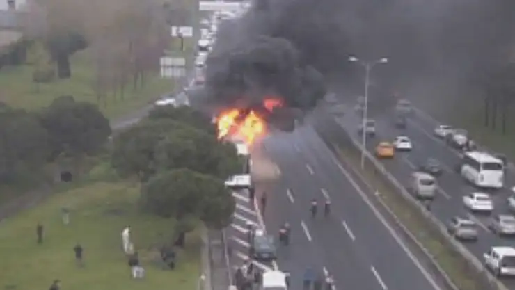 Bayrampaşa'da otobüs yangını