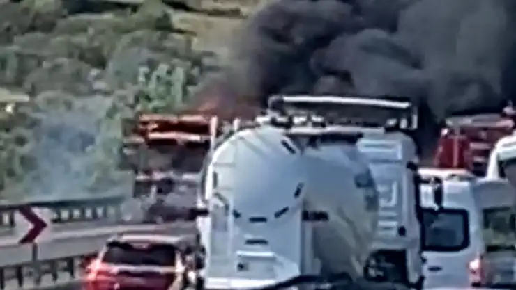 Belediye otobüsü alev alev yandı yolcular tahliye edildi