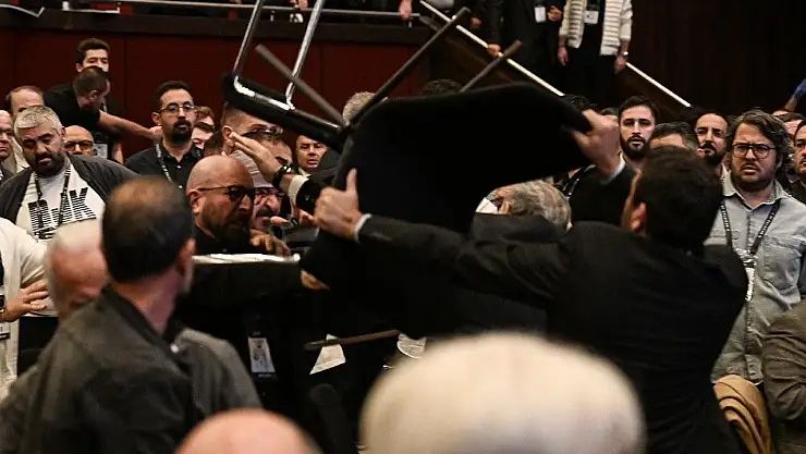 Beşiktaş Genel Kurul Toplantısı'nda kavga! Ahmet Nur Çebi ibra edilmedi